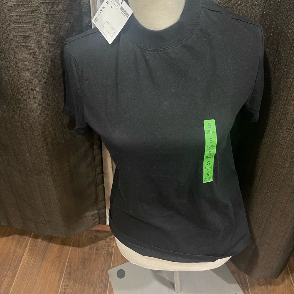 NWT Zara basic short sleeves shirt